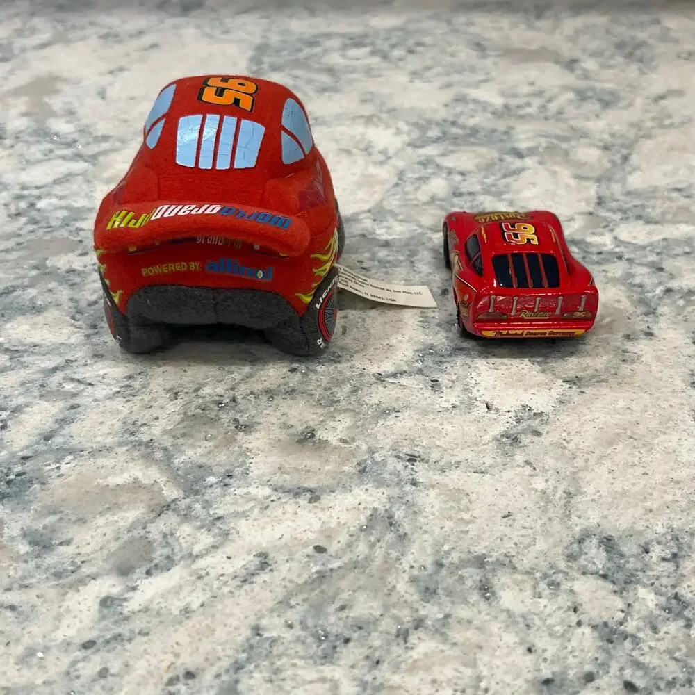 Disney Pixar Cars Diecast 1:55 Scale #95 Lightning McQueen Rust-eze Car & Plush